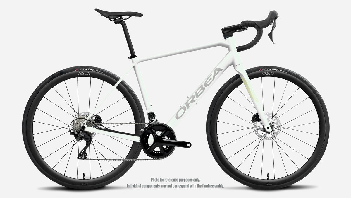 Orbea Avant H30 2027 in zwei verschiedenen Farben