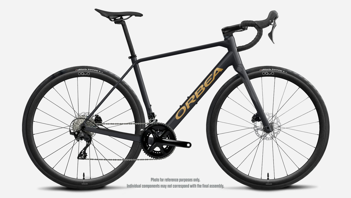 Orbea Avant H30 2027 in zwei verschiedenen Farben