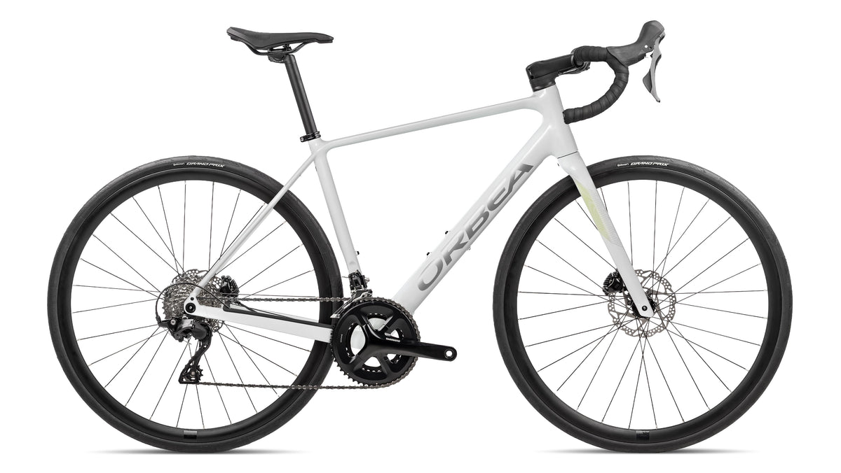 Orbea Avant H30 2027 in zwei verschiedenen Farben